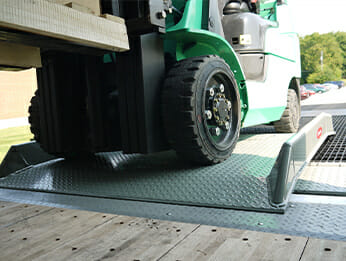 Steel and aluminum portable dock boards